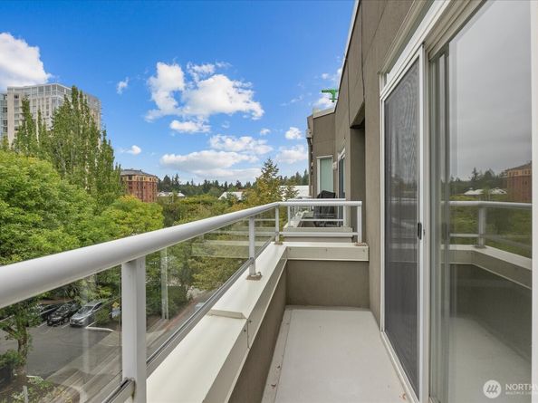 925 110th Avenue NE PH05, Bellevue WA 98004