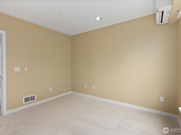 925 110th Avenue NE PH05, Bellevue WA 98004