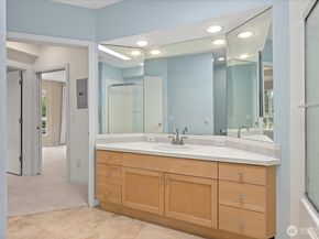 925 110th Avenue NE PH05, Bellevue WA 98004