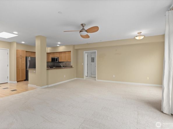 925 110th Avenue NE PH05, Bellevue WA 98004