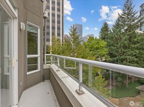 925 110th Avenue NE PH05, Bellevue WA 98004