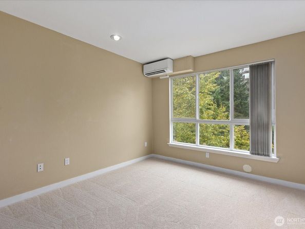 925 110th Avenue NE PH05, Bellevue WA 98004