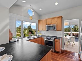 16813 NE 33rd Street, Bellevue WA 98008
