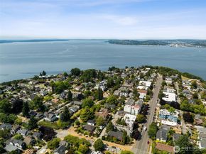 1613 California Avenue SW 101, Seattle WA 98116