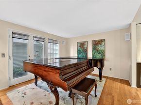 6640 114th Avenue SE, Bellevue WA 98006