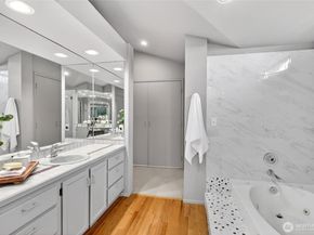 6640 114th Avenue SE, Bellevue WA 98006