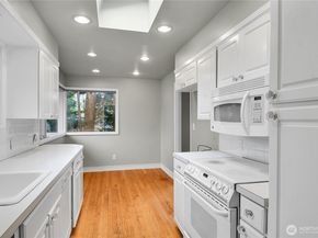 921 Sunset Way, Bellevue WA 98004