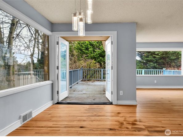 921 Sunset Way, Bellevue WA 98004