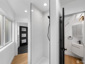 4047 25TH Avenue W, Seattle WA 98199