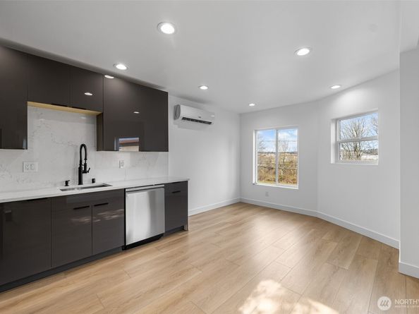 4047 25TH Avenue W, Seattle WA 98199