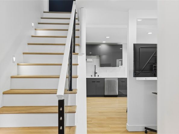 4047 25th Avenue W, Seattle WA 98199