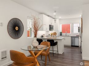 12526 15th Avenue NE D, Seattle WA 98125