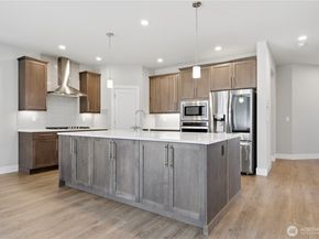 6302 SW 206th Pl, Lynnwood WA 98036