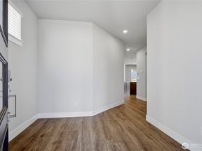 6302 SW 206th Pl, Lynnwood WA 98036