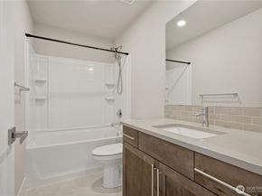 6302 SW 206th Pl, Lynnwood WA 98036