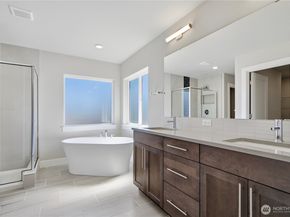 6302 SW 206th Pl, Lynnwood WA 98036