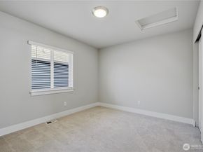 6302 SW 206th Pl, Lynnwood WA 98036