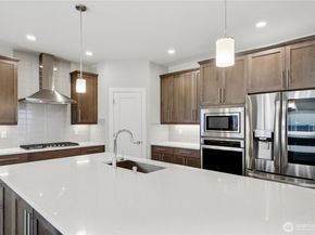 6302 SW 206th Pl, Lynnwood WA 98036