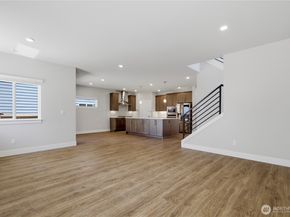 6302 SW 206th Pl, Lynnwood WA 98036