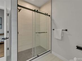 8439 47th Avenue S B, Seattle WA 98188