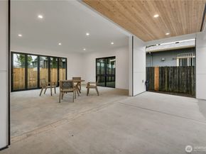 8439 47th Avenue S B, Seattle WA 98188