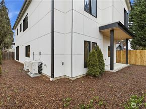8439 47th Avenue S B, Seattle WA 98188