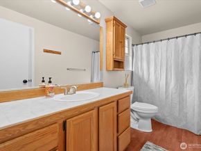 27831 S 20th Place, Federal Way WA 98003