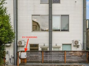 822 NW 49th Street A, Seattle WA 98107