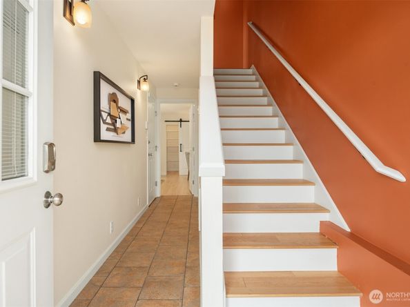 3201 23rd Avenue W, Seattle WA 98199