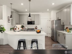 9426 S 237th Street, Kent WA 98031