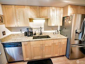 4635 W Lake Sammamish Parkway SE G305, Issaquah WA 98027