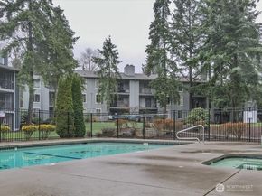 4635 W Lake Sammamish Parkway SE G305, Issaquah WA 98027