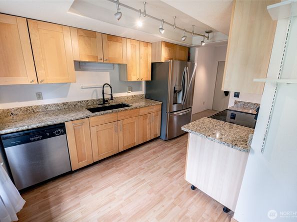 4635 W Lake Sammamish Parkway SE G305, Issaquah WA 98027