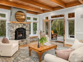 8421 NE Grizdale Lane, Bainbridge Island WA 98110