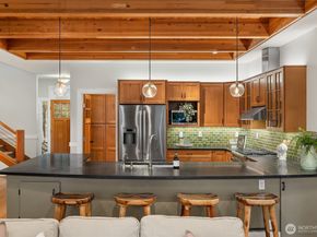 8421 NE Grizdale Lane, Bainbridge Island WA 98110