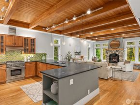 8421 NE Grizdale Lane, Bainbridge Island WA 98110