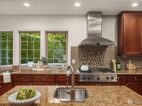 9810 SE 35th Place, Mercer Island WA 98040