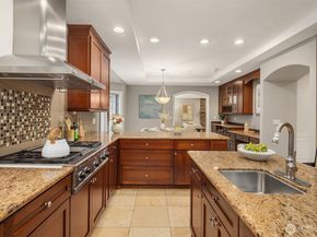 9810 SE 35th Place, Mercer Island WA 98040