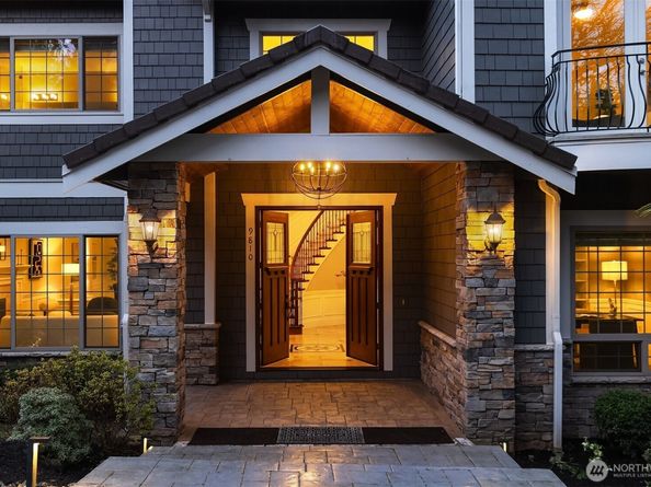 9810 SE 35th Place, Mercer Island WA 98040