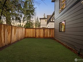 13009 NE 104th Place, Kirkland WA 98033