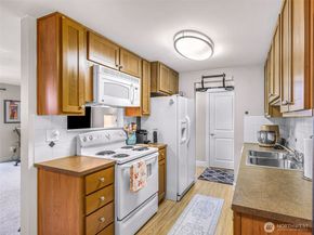 8017 234th Street SW 314, Edmonds WA 98026