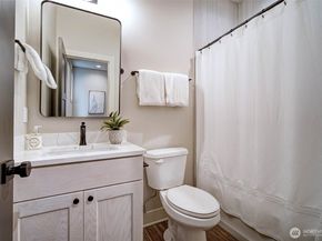 438 20th Ave, Kirkland WA 98033