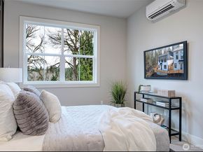 438 20th Ave, Kirkland WA 98033