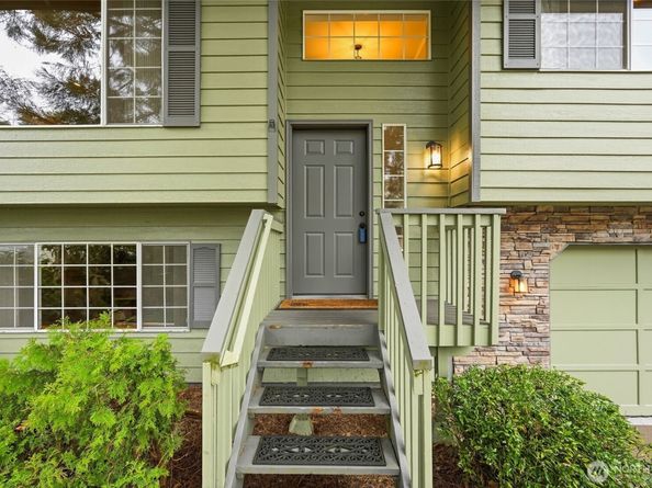 1232 211th Place SW, Lynnwood WA 98036