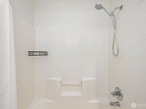 7116 Greenwood Avenue N 305, Seattle WA 98103