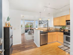 7116 Greenwood Avenue N 305, Seattle WA 98103