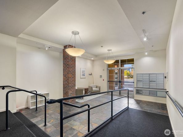 7116 Greenwood Avenue N 305, Seattle WA 98103