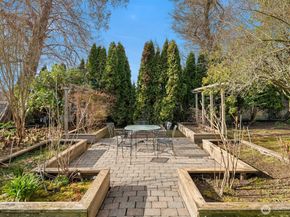 3925 NE Surber Drive, Seattle WA 98105