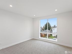 7336 27th Avenue NW B, Seattle WA 98117