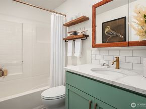 3661 Phinney Avenue N 109, Seattle WA 98103